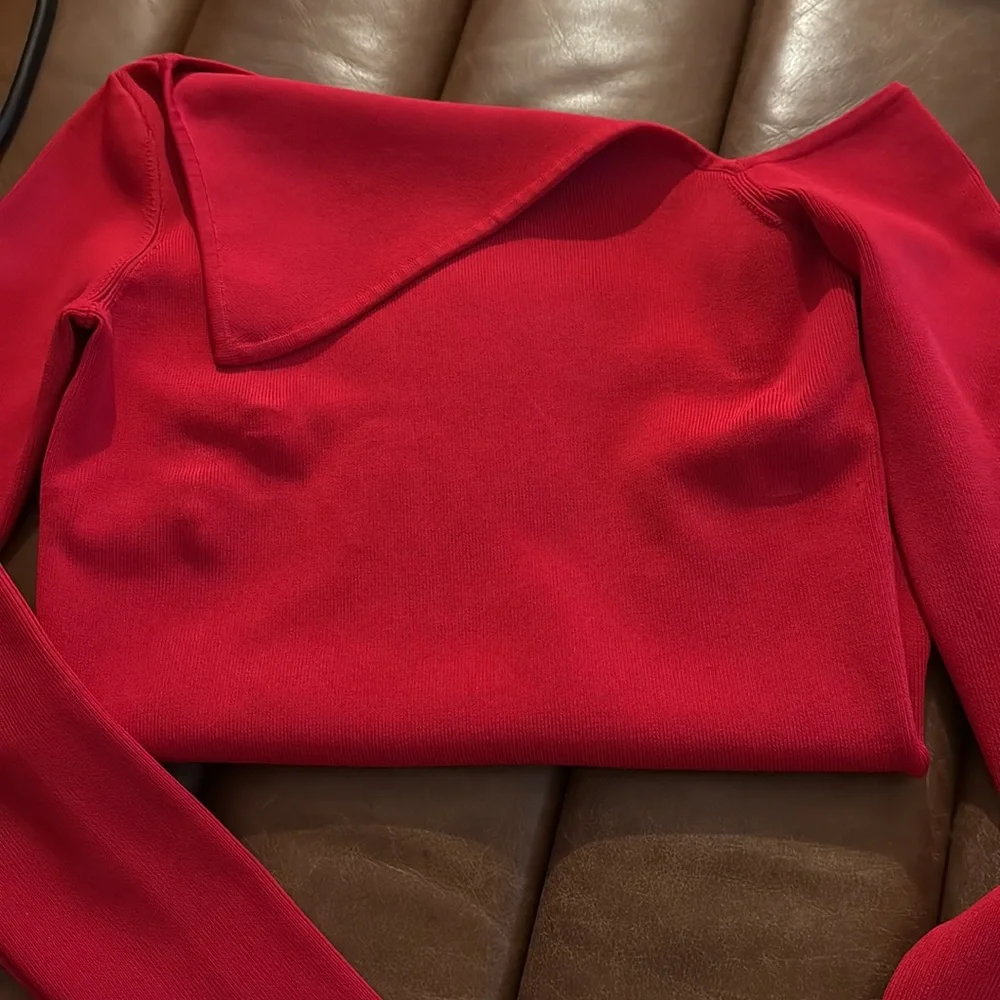 RED TOP - Picture 2 of 2